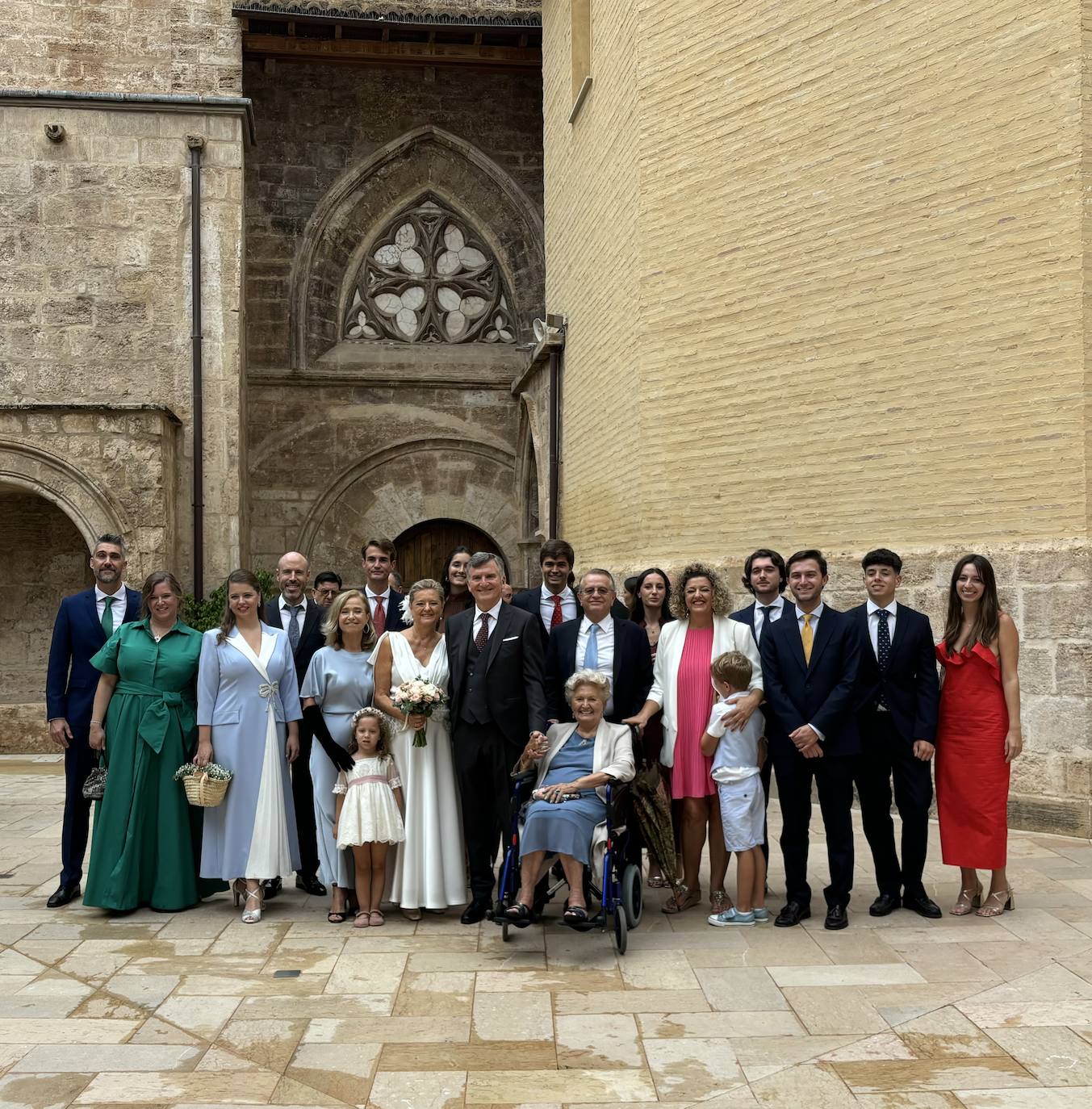 Familiares de la pareja, tras la boda. 