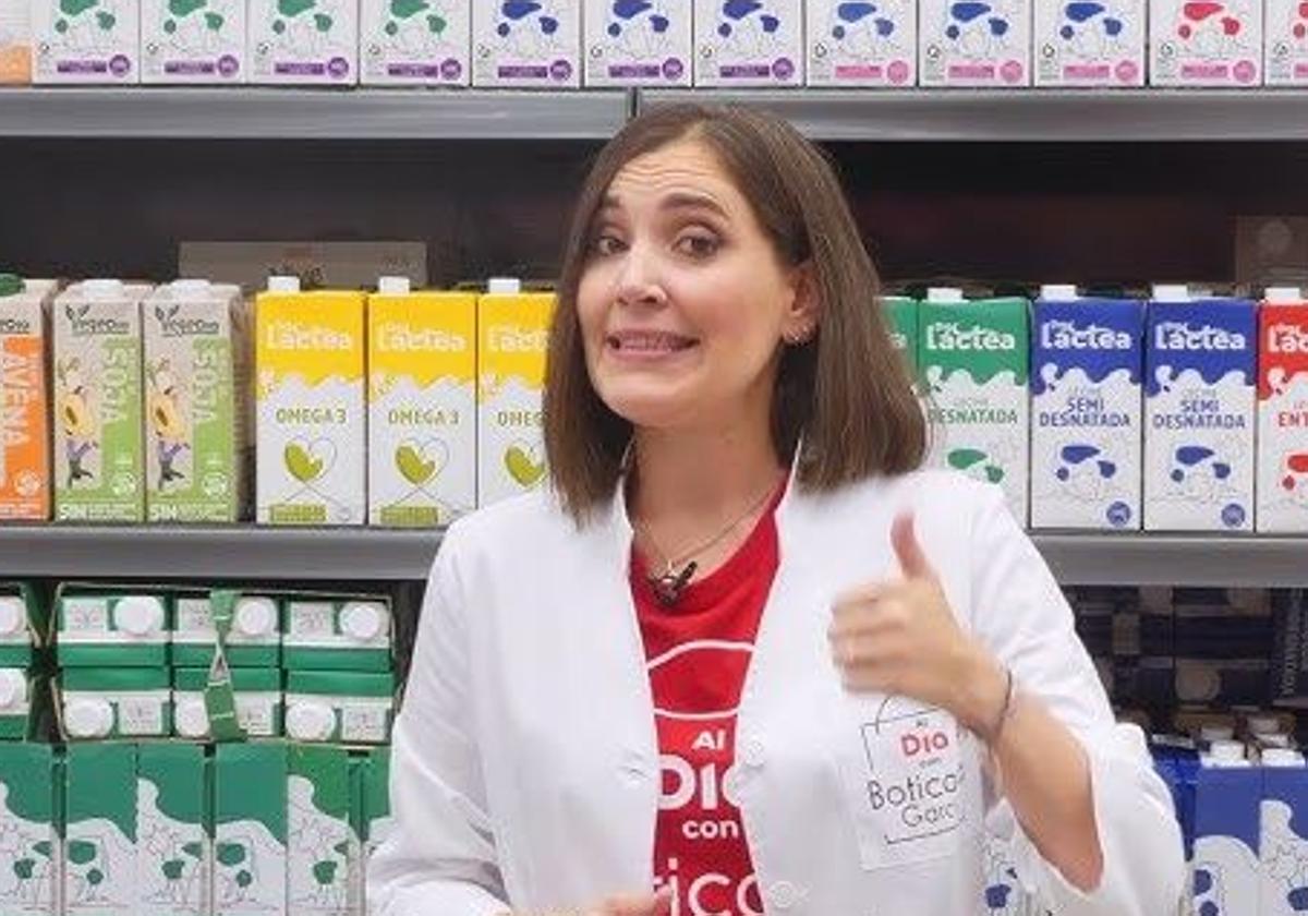 Boticaria García en un vídeo para el supermercado 'Día' hablando sobre la leche.