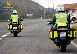 Imagen de archivo de dos agentes motorizados de la Guardia Civil de Tráfico.