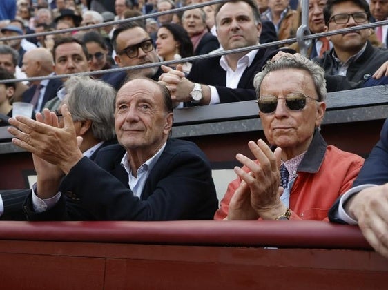 El exdiestro José Ortega Cano (d) durante el octavo festejo de la Feria de San Isidro, en la plaza de toros de Las Ventas de Madrid, en 2023.