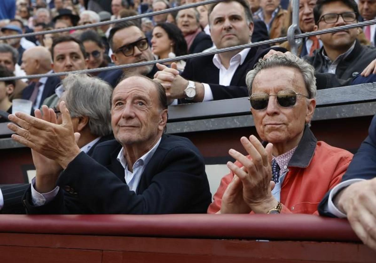 El exdiestro José Ortega Cano (d) durante el octavo festejo de la Feria de San Isidro, en la plaza de toros de Las Ventas de Madrid, en 2023.