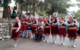 Les filaes de Moros i Cristians d'Alcoi, arriben a Fontilles en la seua tradicional visita