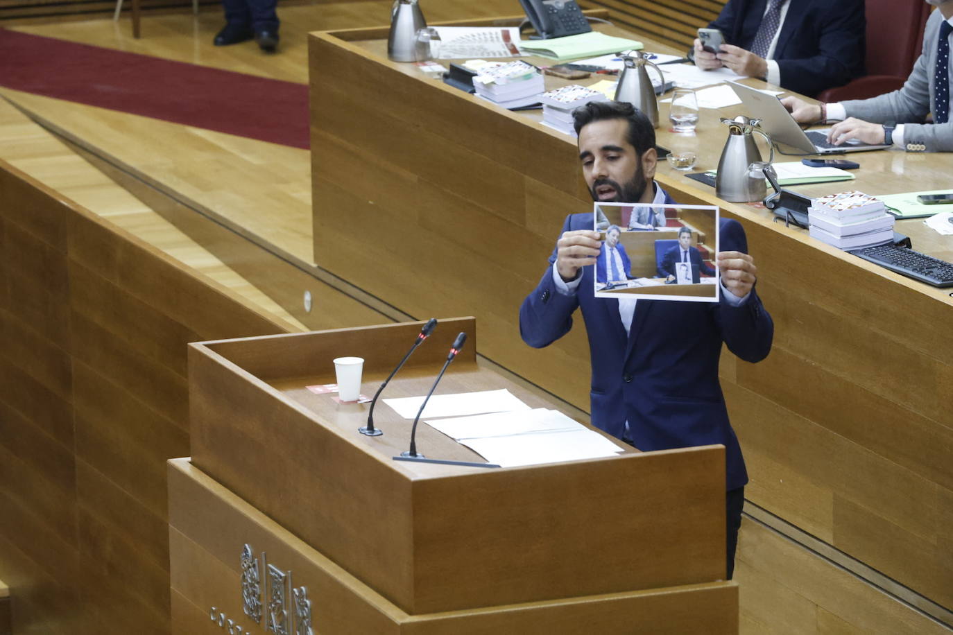 Fotos de la sesión de control a Mazón en Les Corts