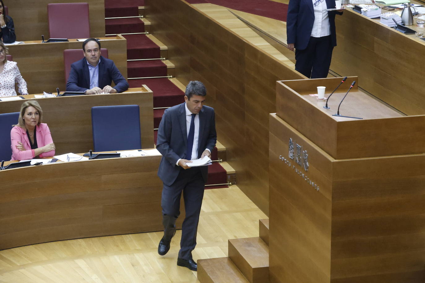 Fotos de la sesión de control a Mazón en Les Corts