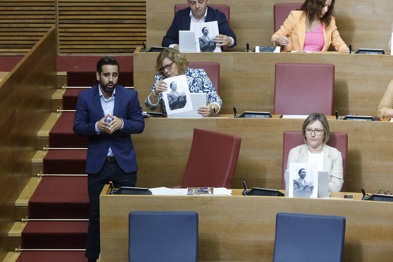 Fotos de la sesión de control a Mazón en Les Corts