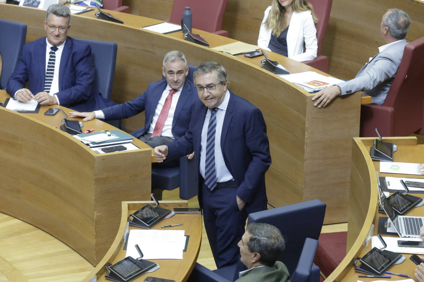 Fotos de la sesión de control a Mazón en Les Corts