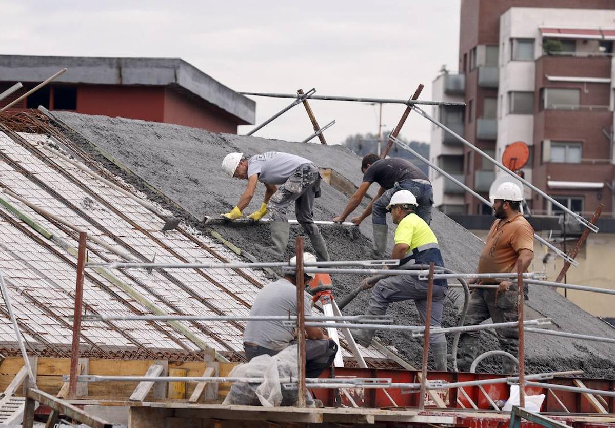 Trabajadores en una obra.