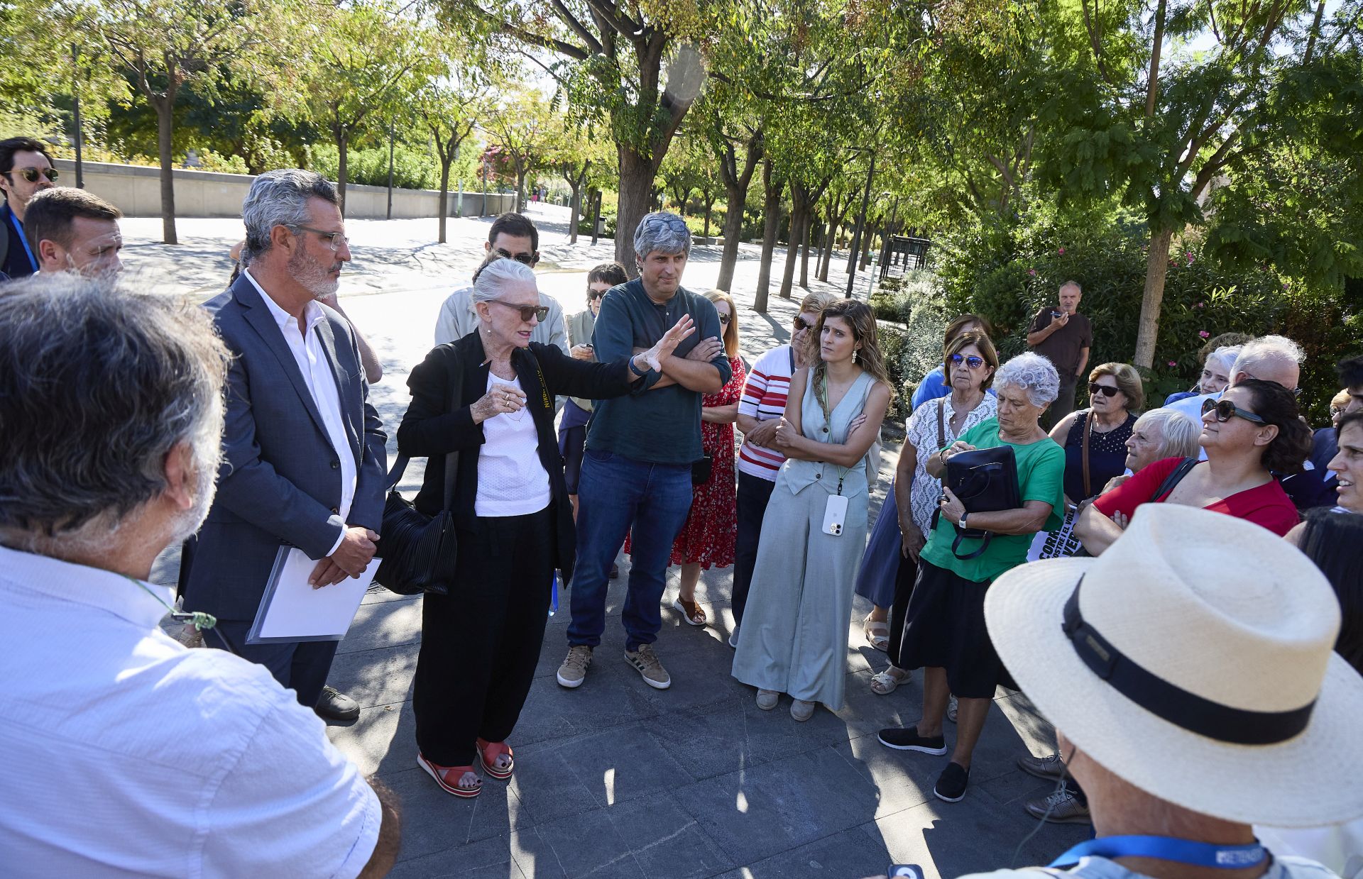 La visita de la arquitecta Kathryn Gustafson al parque Central de Valencia