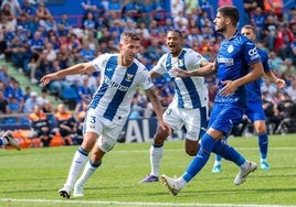 El exvalencianista Jorge Sáenz, tras marcarle gol al Getafe.