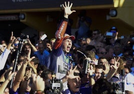 Lorenzo celebra el título de 2015 en Valencia.