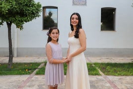 Lourdes Figueras, candidata infantil, y Lucía Latorre.