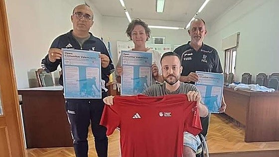 Un pulso entre pelotaris vascos y valencianos en el frontón en silla de ruedas