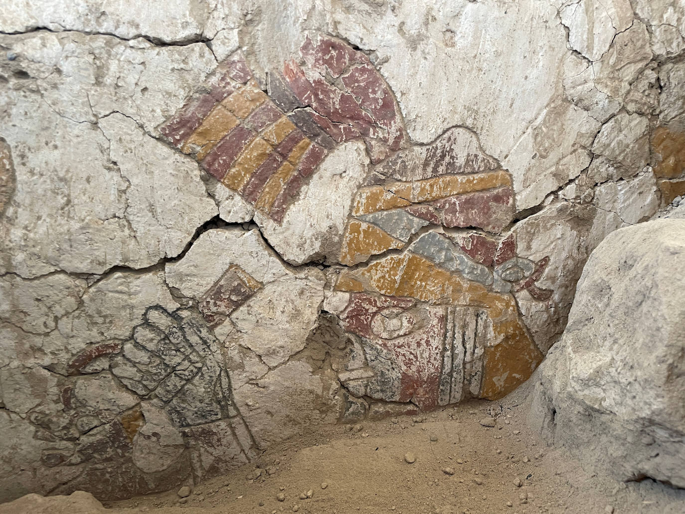 Descubren un enigmático mural milenario en el Perú preincaico