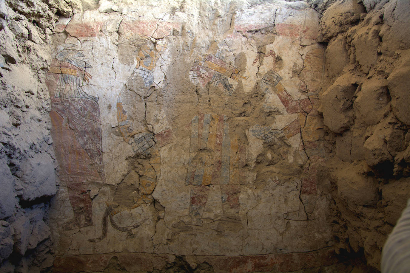 Descubren un enigmático mural milenario en el Perú preincaico