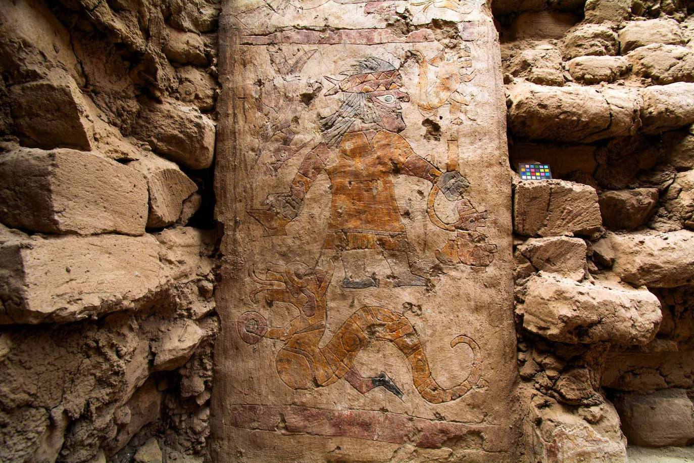 Descubren un enigmático mural milenario en el Perú preincaico