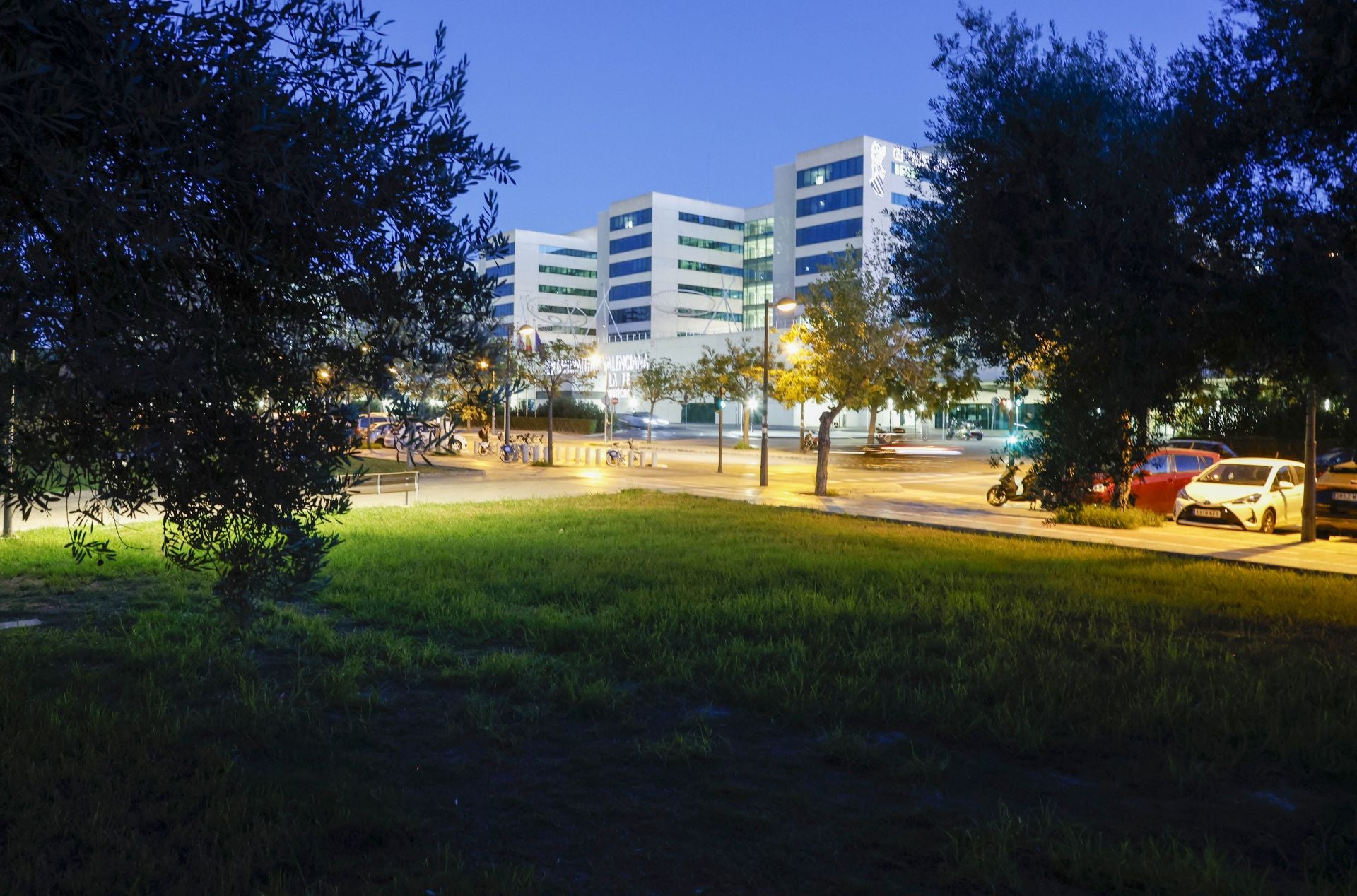 Falta de alumbrado en el entorno del hospital La Fe de Valencia