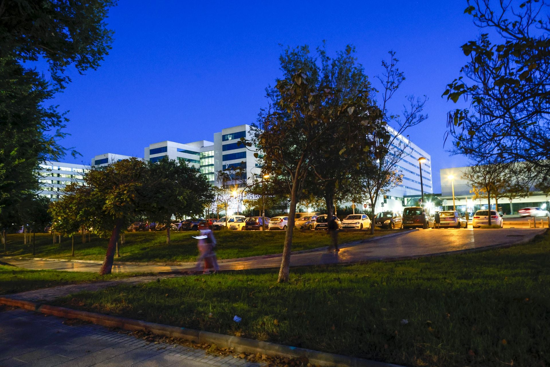 Falta de alumbrado en el entorno del hospital La Fe de Valencia