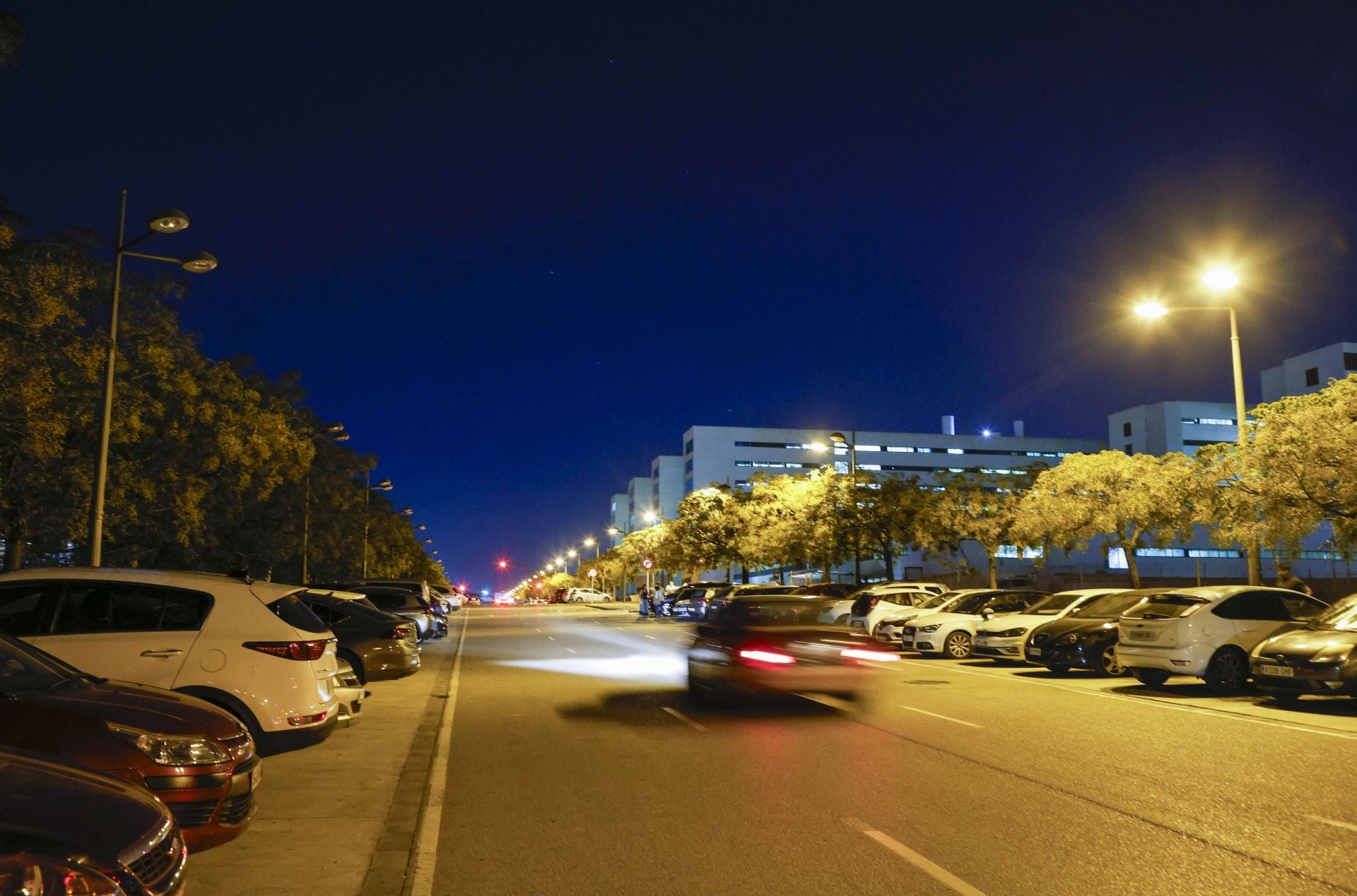 Falta de alumbrado en el entorno del hospital La Fe de Valencia