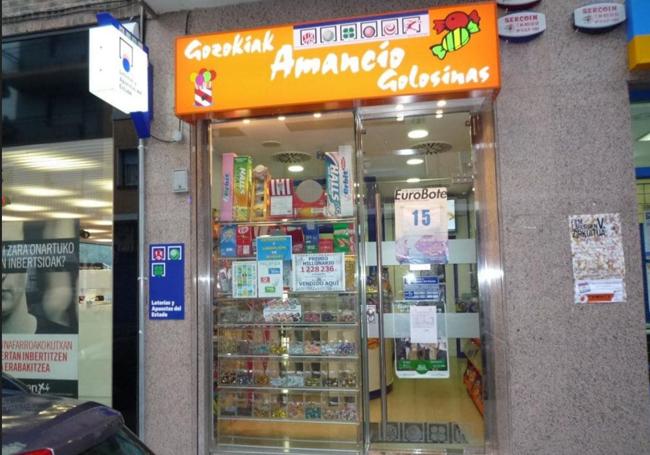 Tienda de golosinas Amancio, donde se ha validado el boleto premiado.