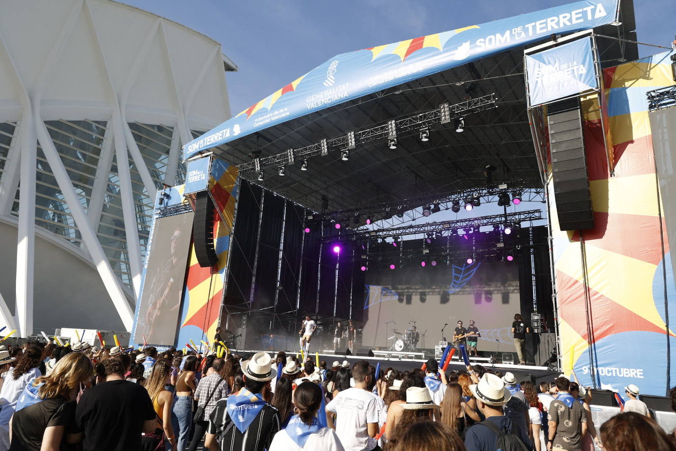 El festival &#039;Som de la terreta&#039; pone a bailar a la Ciudad de las Artes