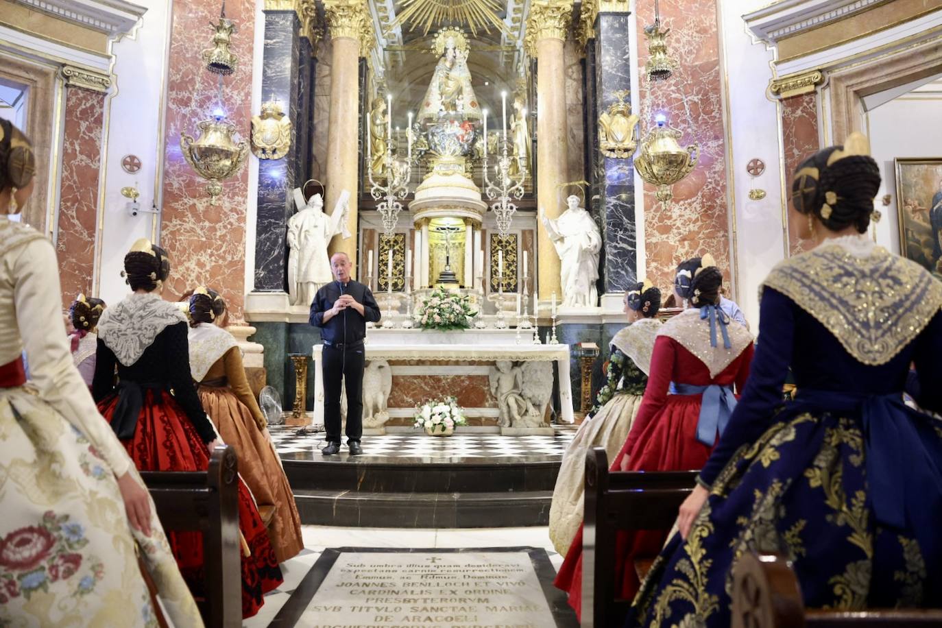 Las candidatas a fallera mayor de Valencia 2025, ante la Virgen de los Desamparados