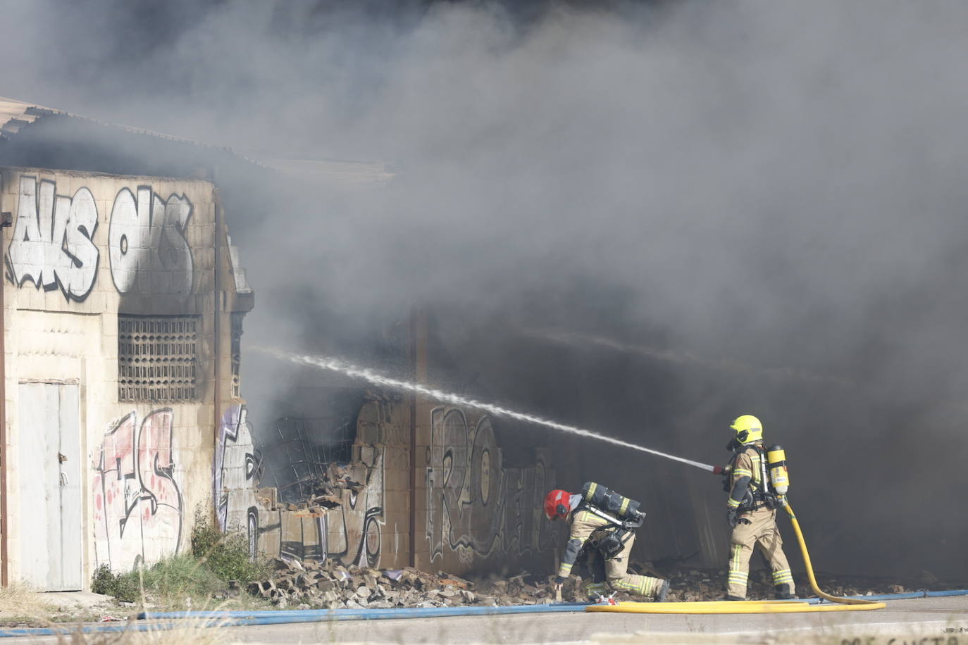 FOTOS | Incendio de una nave en Alboraya