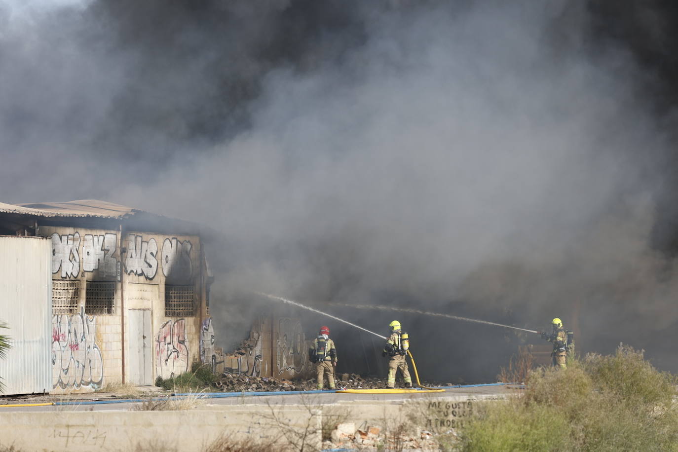 FOTOS | Incendio de una nave en Alboraya