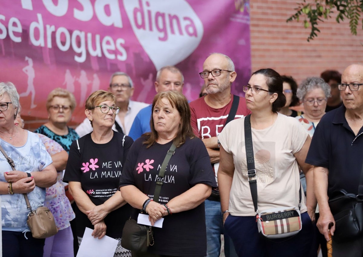 Imagen secundaria 1 - Participantes en la concentración de la Malvarrosa.