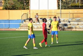 Defensores dianenses durante un partido.