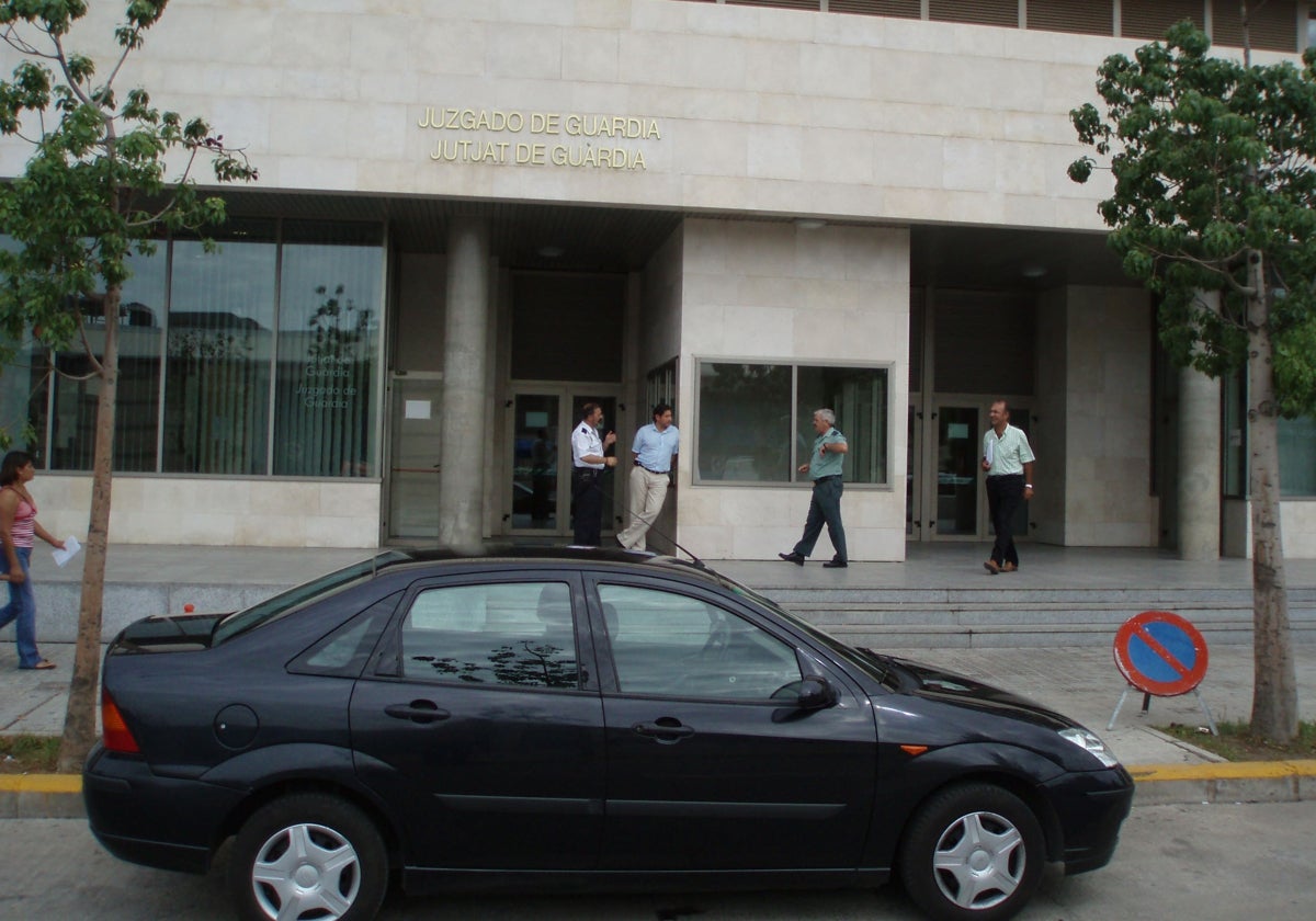 Entrada del juzgado de guardia de Valencia.