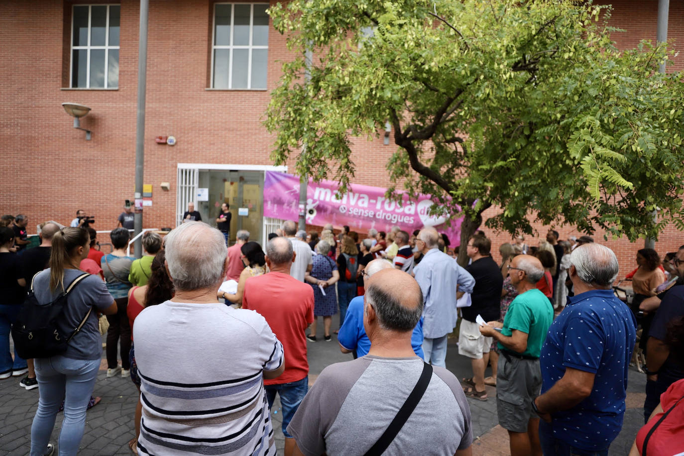 La Malvarrosa se manifiesta contra la droga y por un plan para las Casitas Rosas