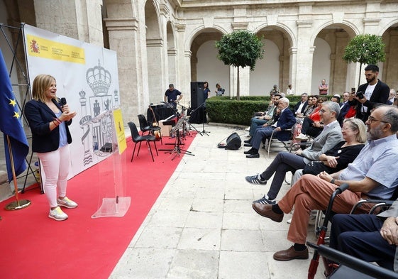 La delegada del Gobierno, Pilar Bernabé, en un momento de su intervención.