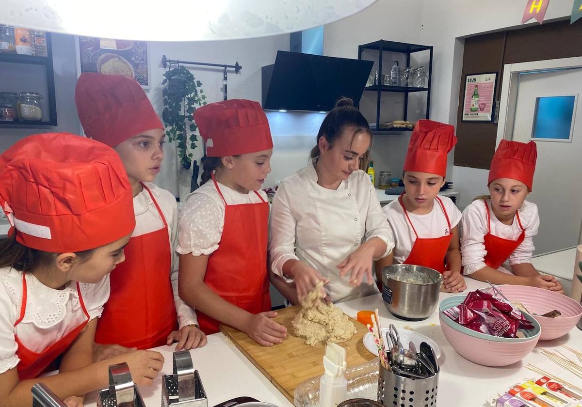 La corte infantil fallera juega a &#039;Masterchef&#039;