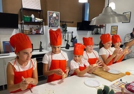 La corte infantil fallera juega a 'Masterchef'