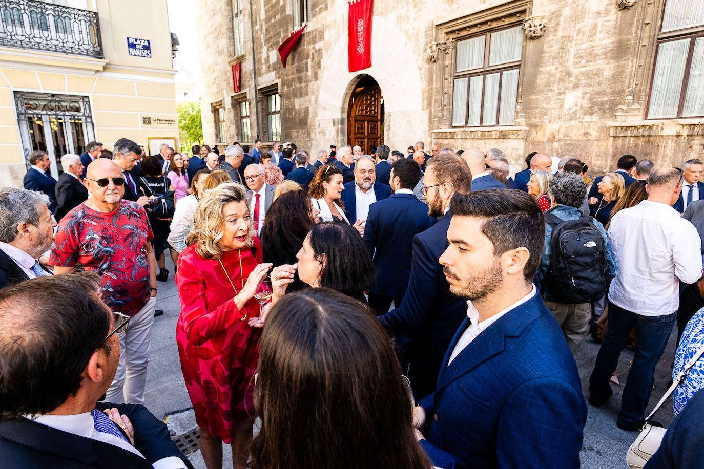 La sociedad valenciana acude a la recepción de la Generalitat por el 9 d&#039;Octubre