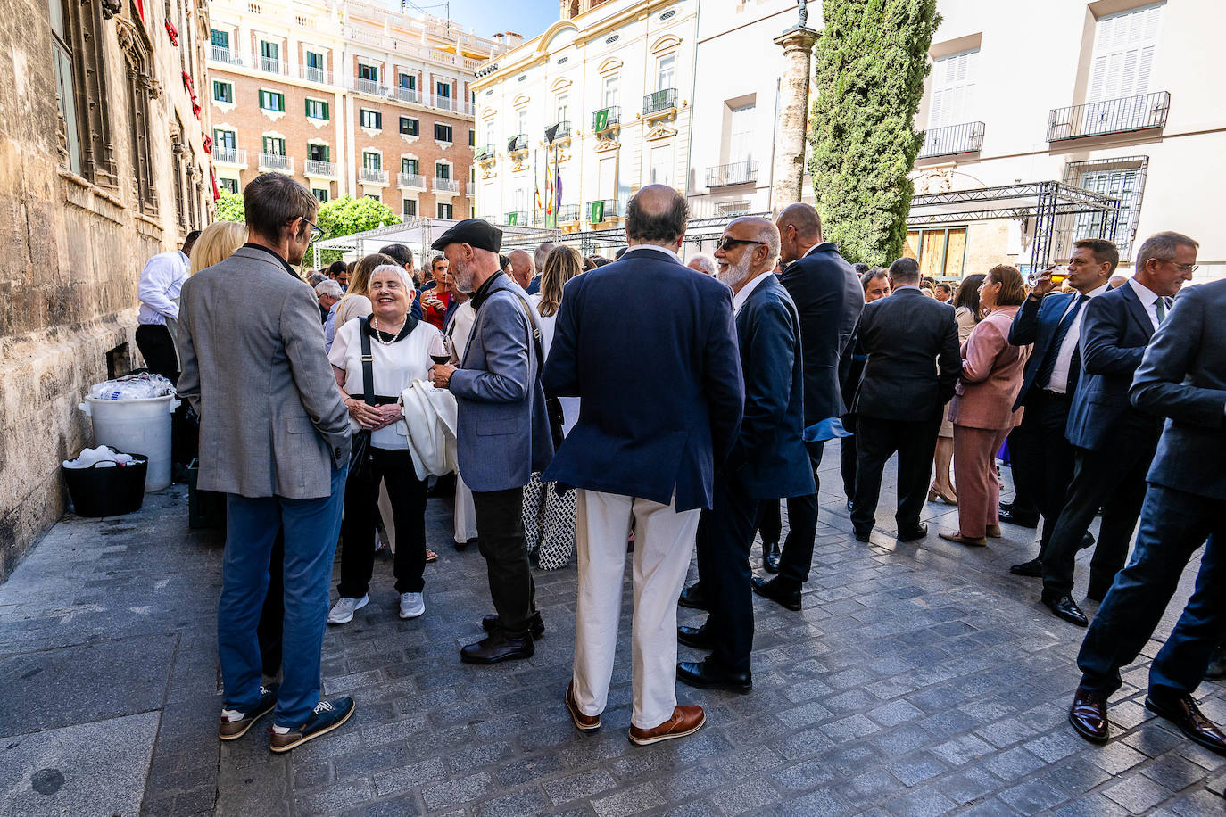 La sociedad valenciana acude a la recepción de la Generalitat por el 9 d&#039;Octubre