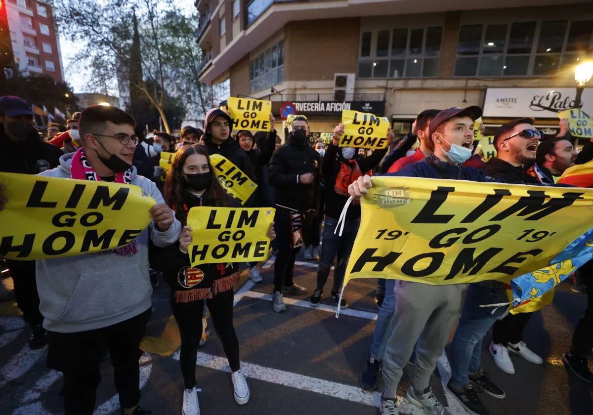 Singapur libera a los valencianistas que protestaron contra Peter Lim