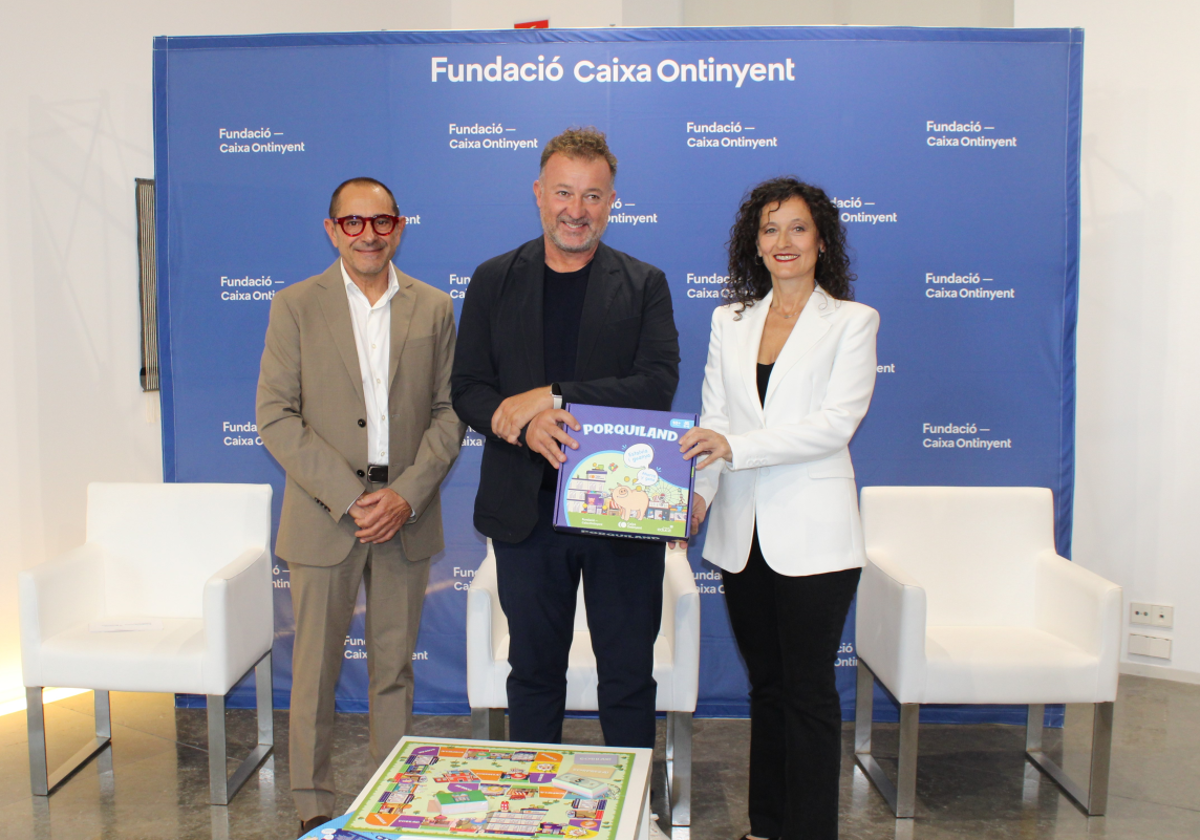 Fundació Caixa Ontinyent presenta «Porquiland», un juego de mesa para aproximar la educación financiera a alumnos de 5º y 6º de primaria