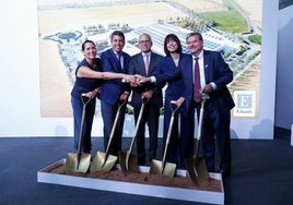 Colocación de la primera piedra de la planta valenciana de Edwards Lifesciences.