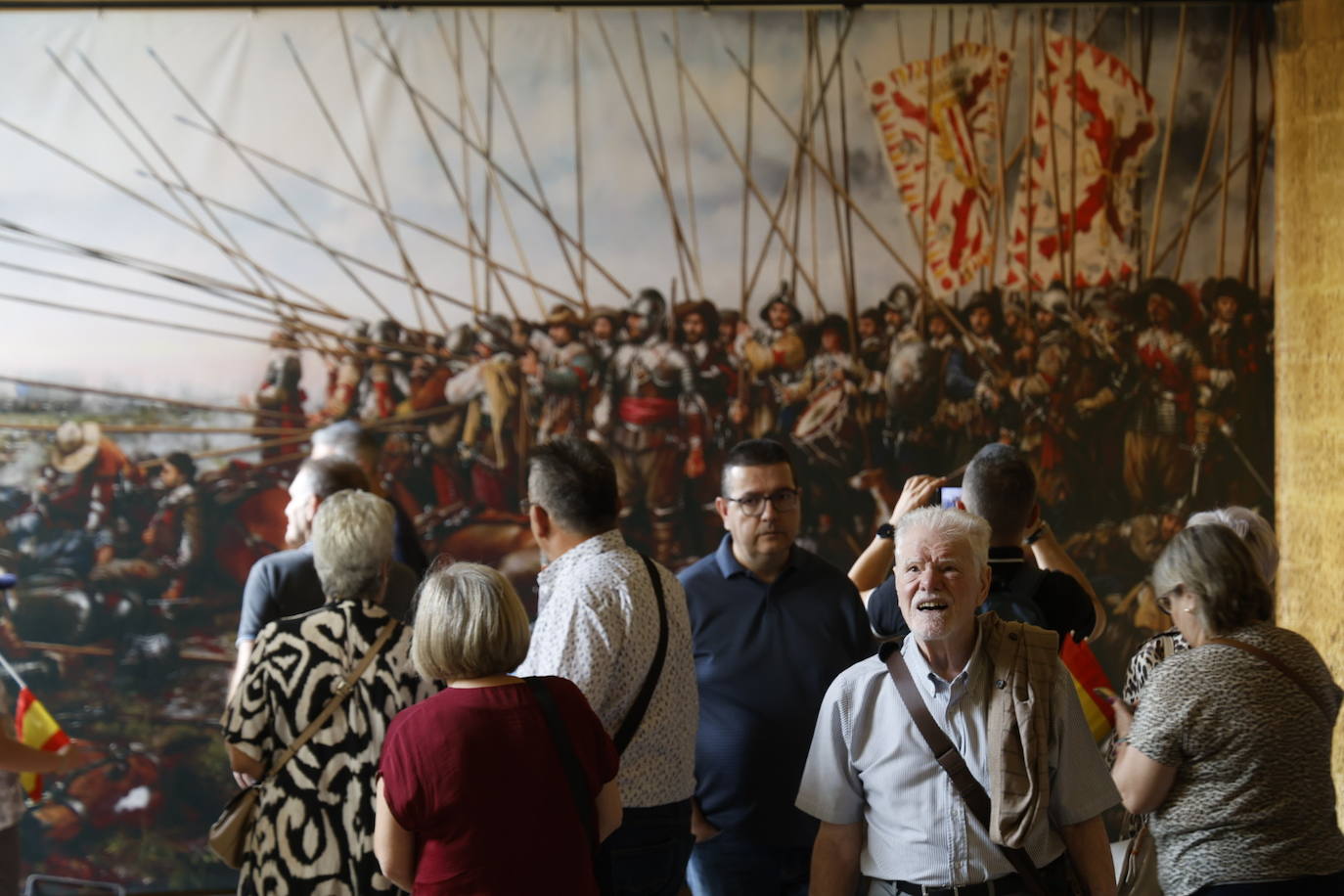 Fotos de la jornada de puertas abiertas en Capitanía General de Valencia con motivo del 12 de octubre