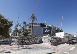 El exterior del Roig Arena, todavía en construcción.