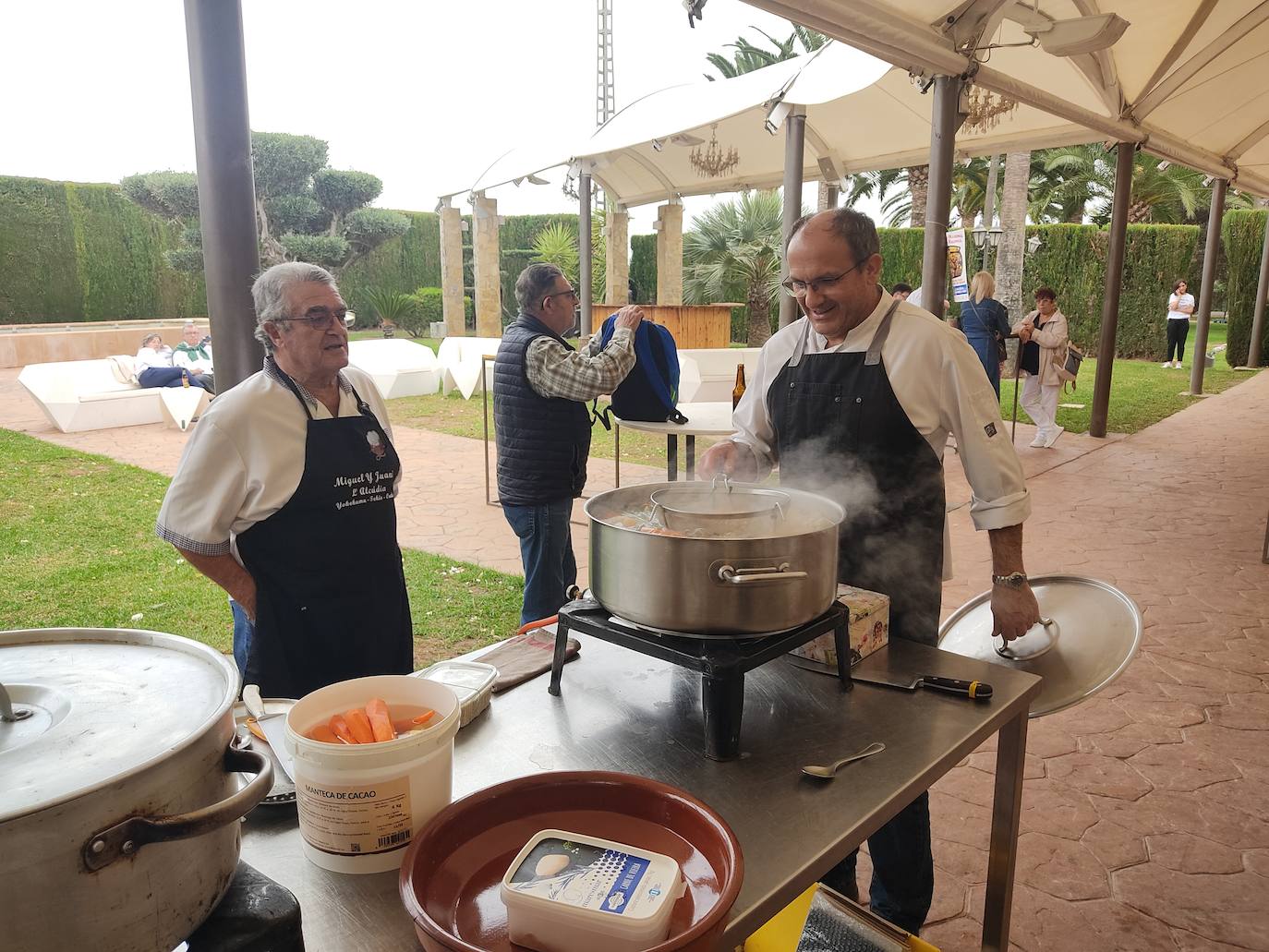 Imagen secundaria 1 - Un restaurante de Benifaió cocina el mejor Putxero Valencià