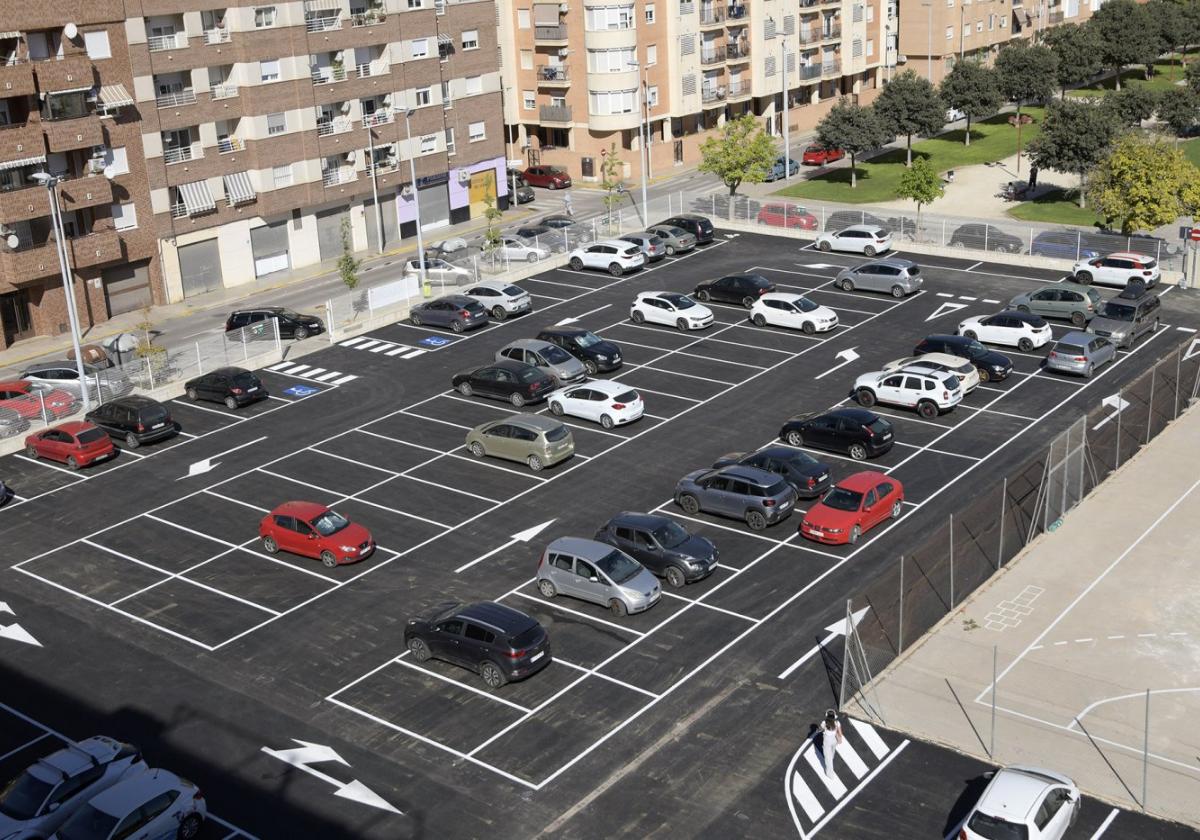 La nueva zona de aparcamiento en la calle Torrent de Paiporta.