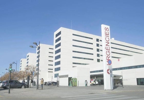 Puerta de urgencias del Hospital La Fe de Valencia.