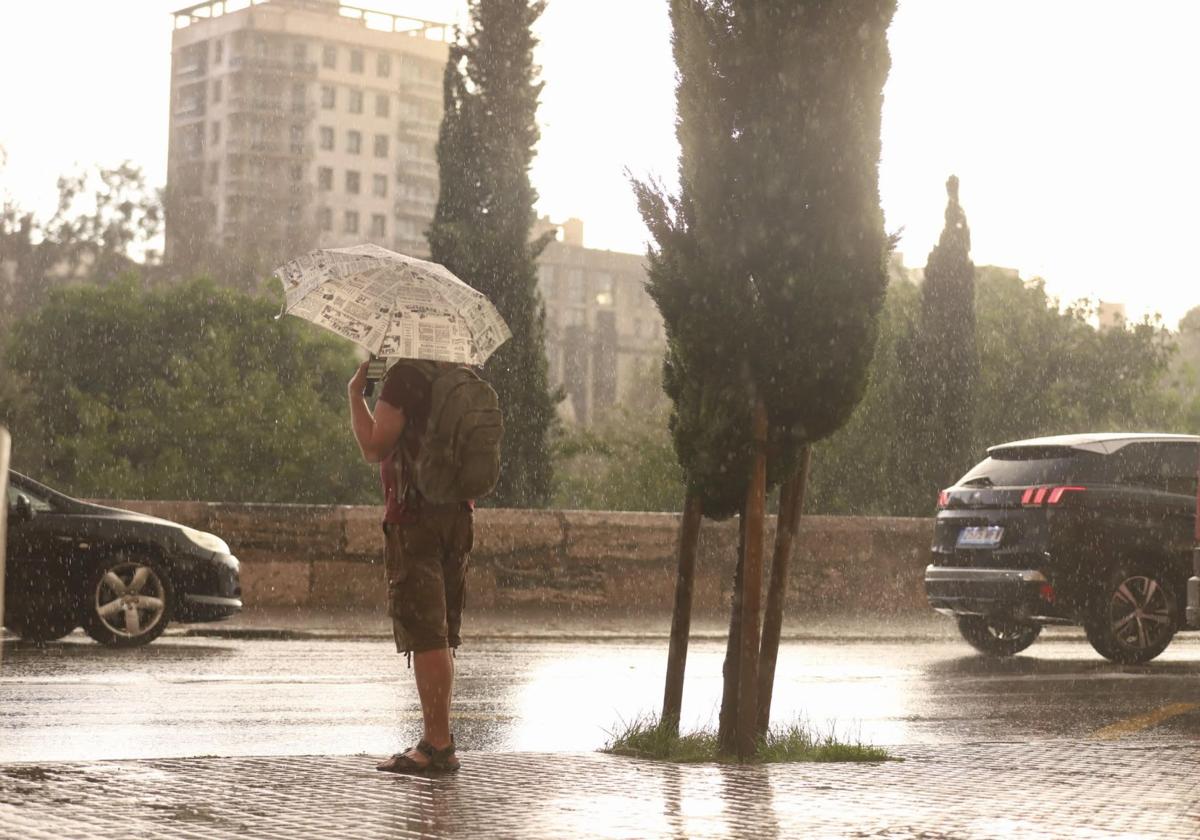 La jornada de lluvia en Valencia, en imágenes