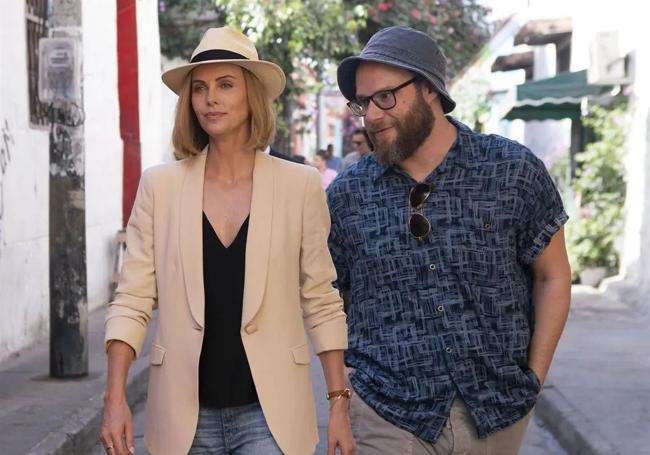 Charlize Theron y Seth Rogen protagonizan 'Casi imposible'.