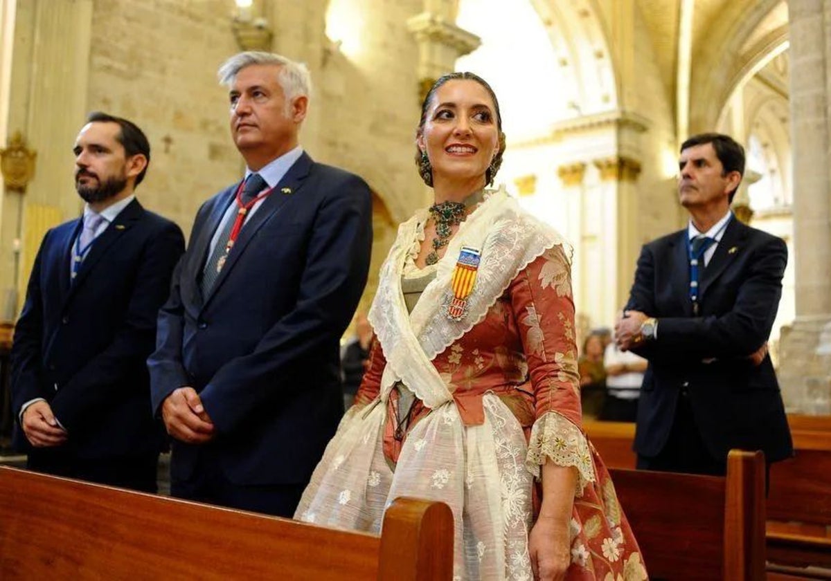 María García Vallcanera, regina dels Jocs Florals de Lo Rat Penat