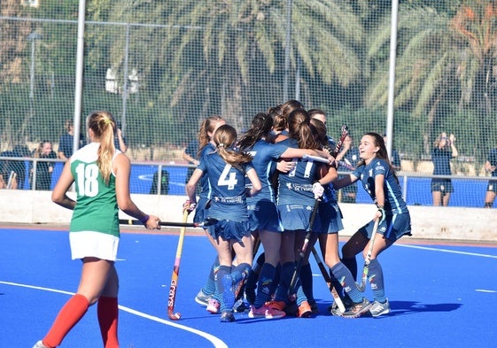 La selección de hockey de la Comunitat Valenciana celebra uno de sus goles