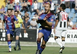 Juanlu, celebrando su gol ante el Castellón en 2010.