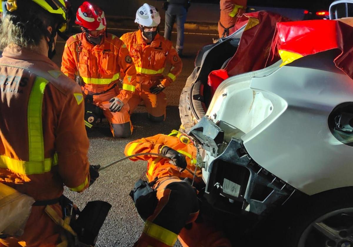 Un muerto al colisionar un coche contra un camión en la A7 a la altura de Paterna